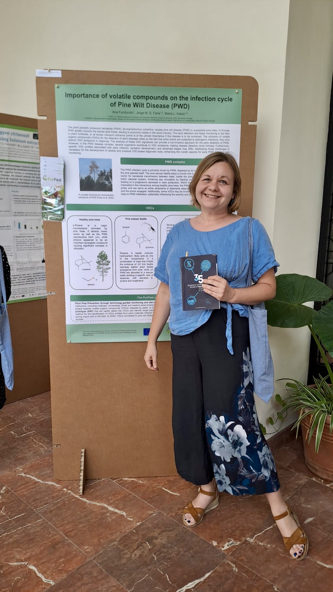 Ana Fundurulic presenting poster